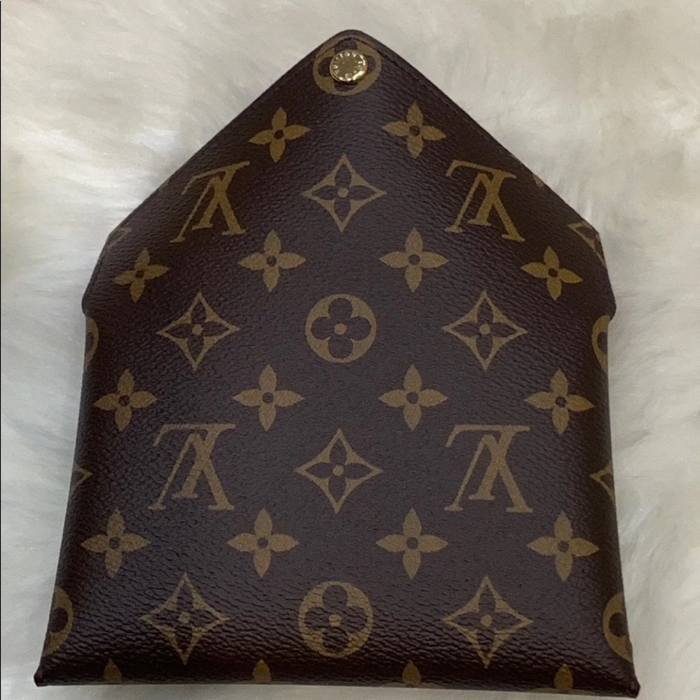 Louis Vuitton Medium Kirigami - Picture 2 of 3